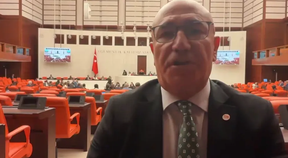 Vekil Tanal bir aylık maaşını Yeni Parti'ye bağışladı!