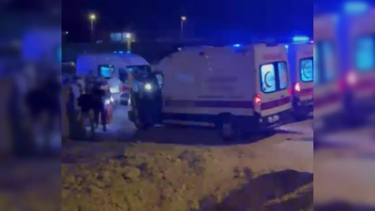 Otomobil yol çalışmasındaki çukura düştü! Yaralılar var!
