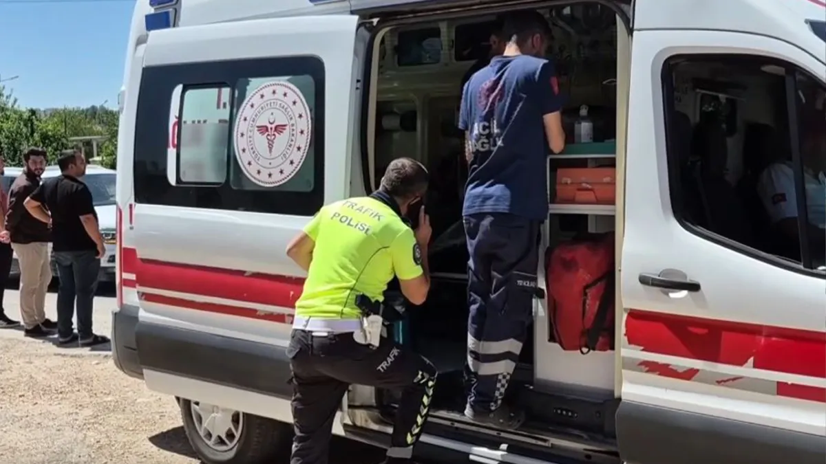 Bariyerlere çarpan otomobil takla attı: Yaralı var!