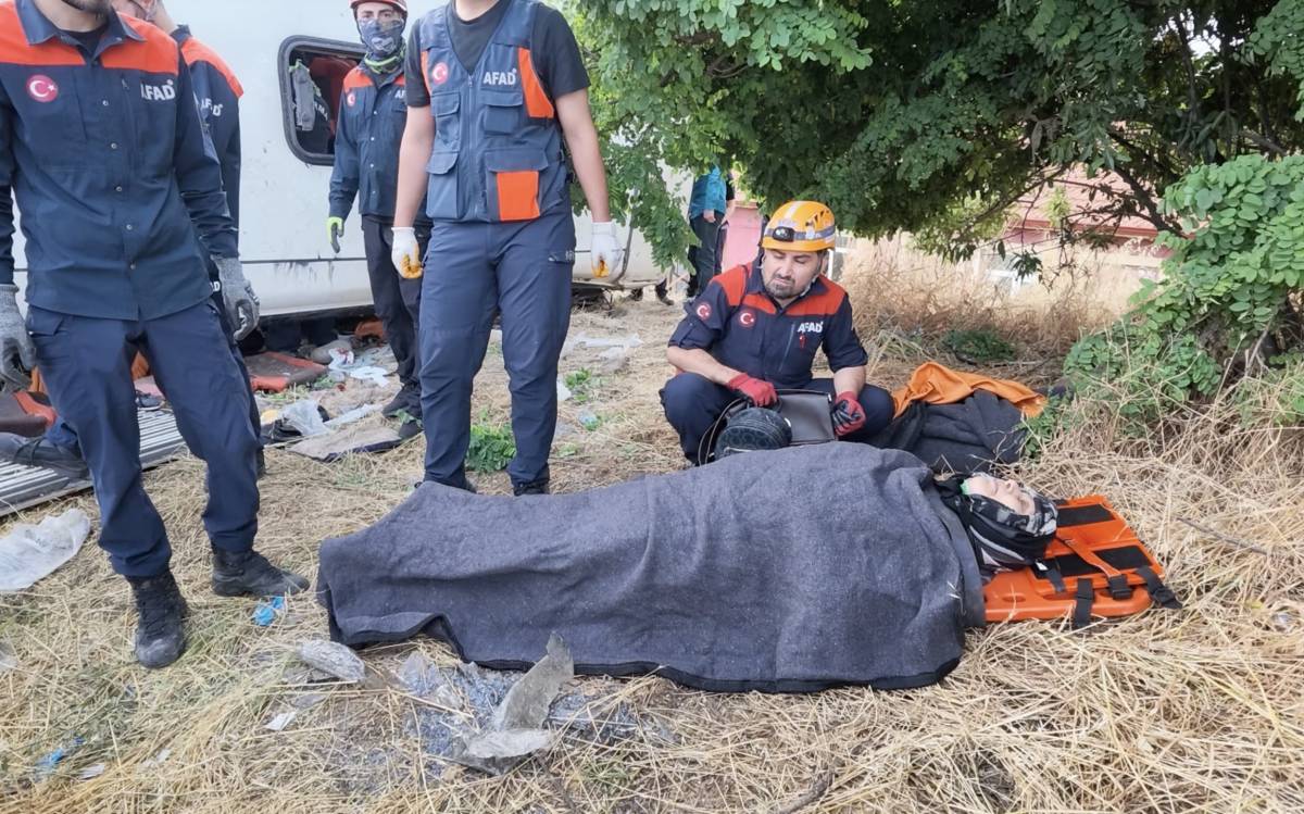 Yolcu otobüsü kaza yaptı! Feci kazada onlarca kişi yaralandı!