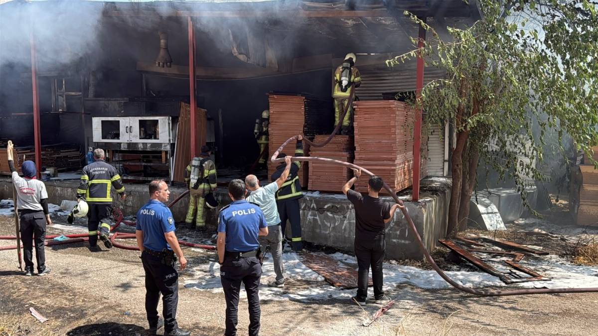 Diyarbakır'da marangoz atölyesinde yangın: 2 yaralı