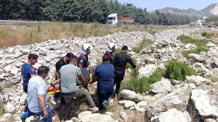 Hurdaya dönen kamyonun sürücüsü yaralandı!