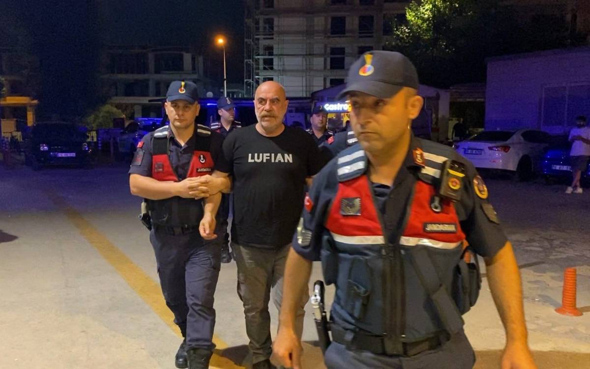 Ünlü yönetmenin evinden kenevir tarlası çıktı!