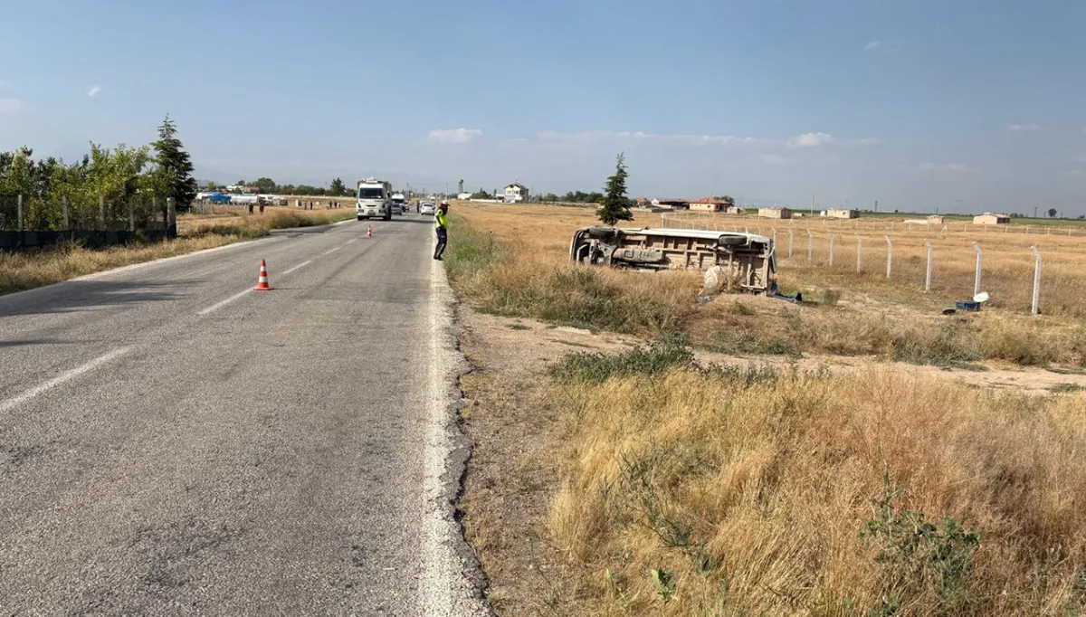 Tarım işçilerini taşıyan minibüs devrildi: Yaralılar var!