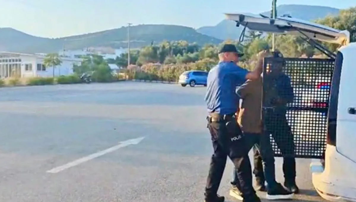 Sevgilisinin çalıştığı işletmeye tüfekle ateş açtı: Saldırı anı kamerada!