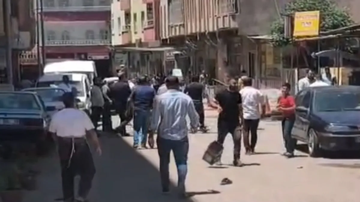 Urfa'da iki grup arasında taşlı sopalı kavga!