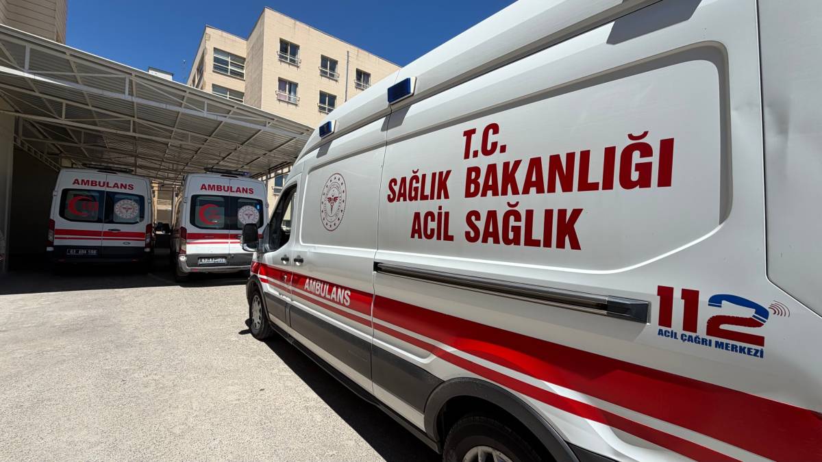 Urfa'da otomobil traktöre çarptı: Çok sayıda yaralı!