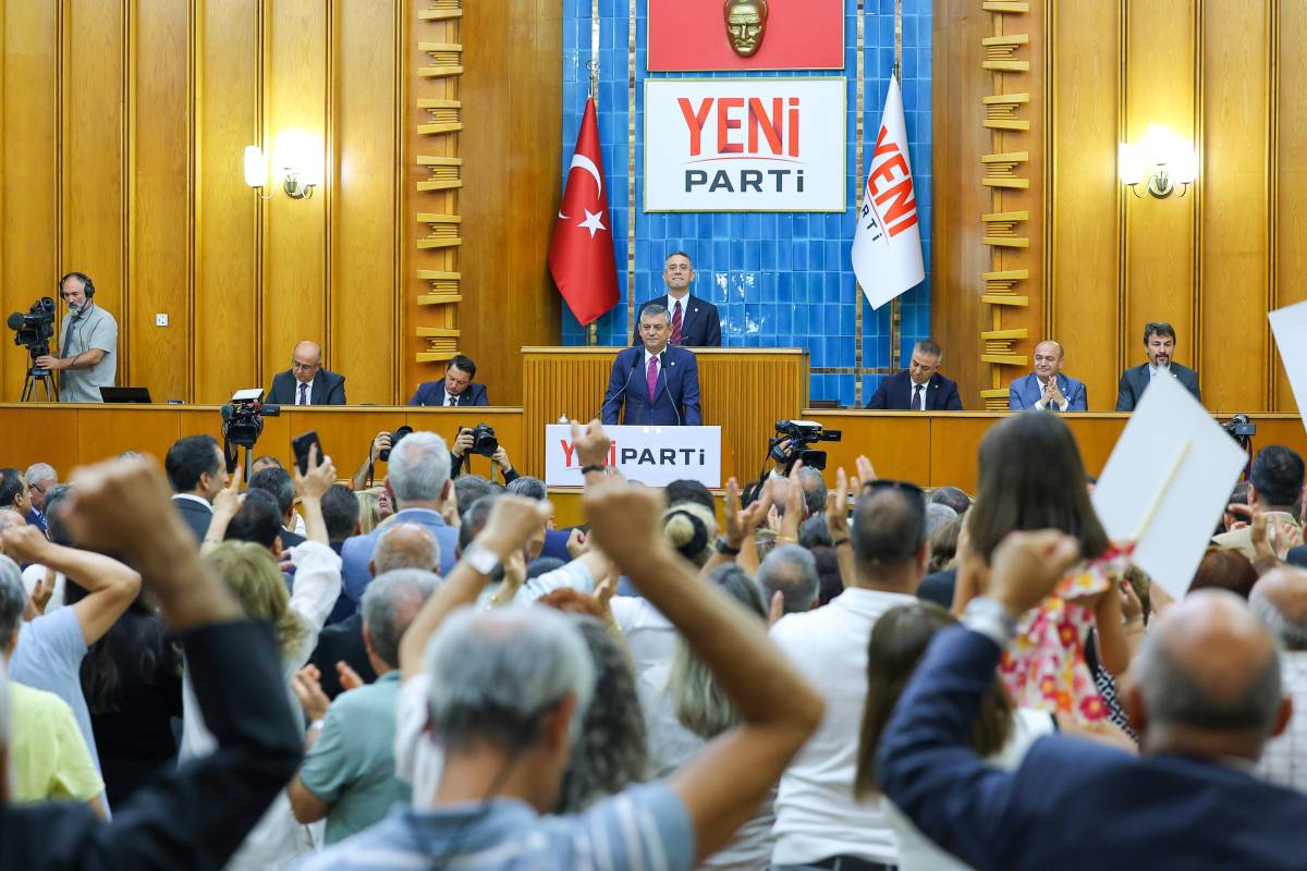 Yeni Parti TBMM'de ilk grup toplantısını gerçekleştirdi!