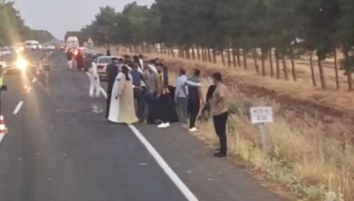 Urfa'da otomobil şarampole devrildi: Çok sayıda yaralı var!