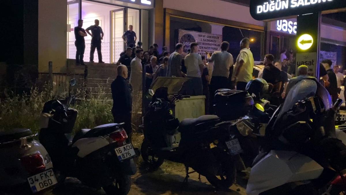 Düğünde ortalık savaş alanına döndü: Yaralılar var!