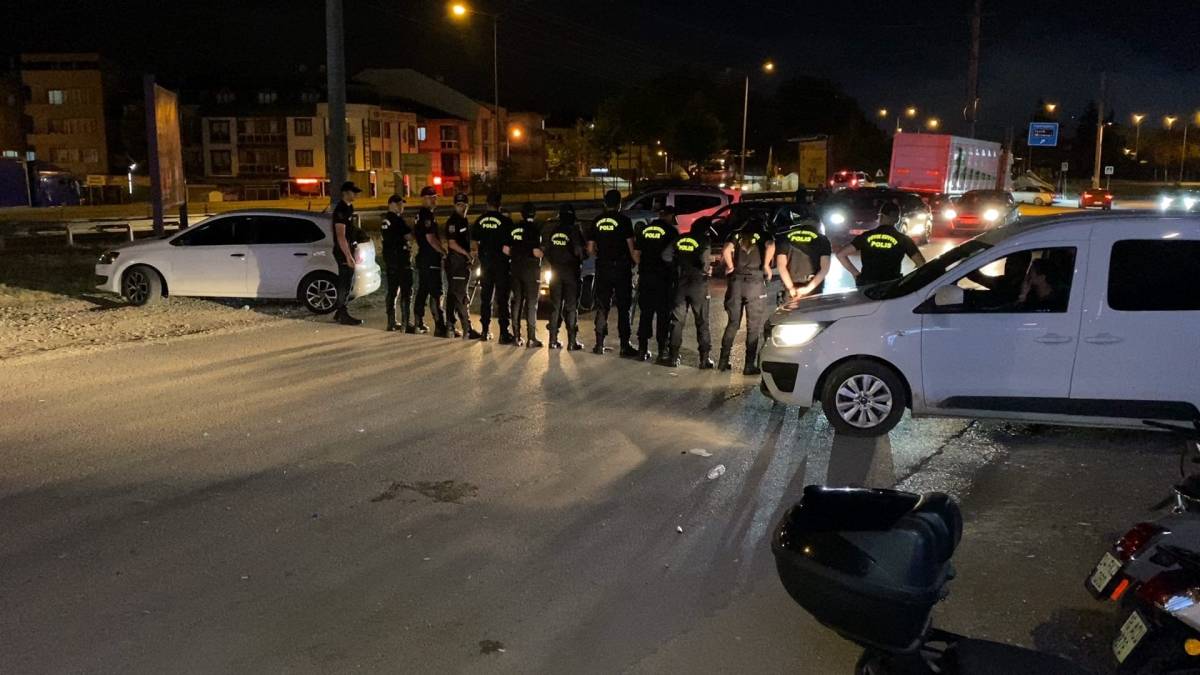 Düğünde ortalık savaş alanına döndü: Yaralılar var!