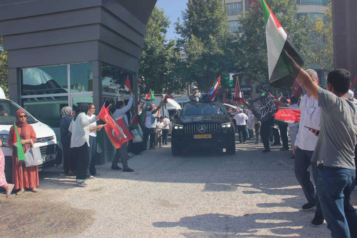 Urfa’da Filistin konvoyuna görkemli karşılama!