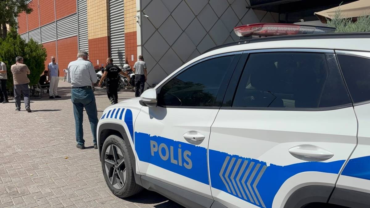 AVM'de çıkan kavga kanlı bitti!