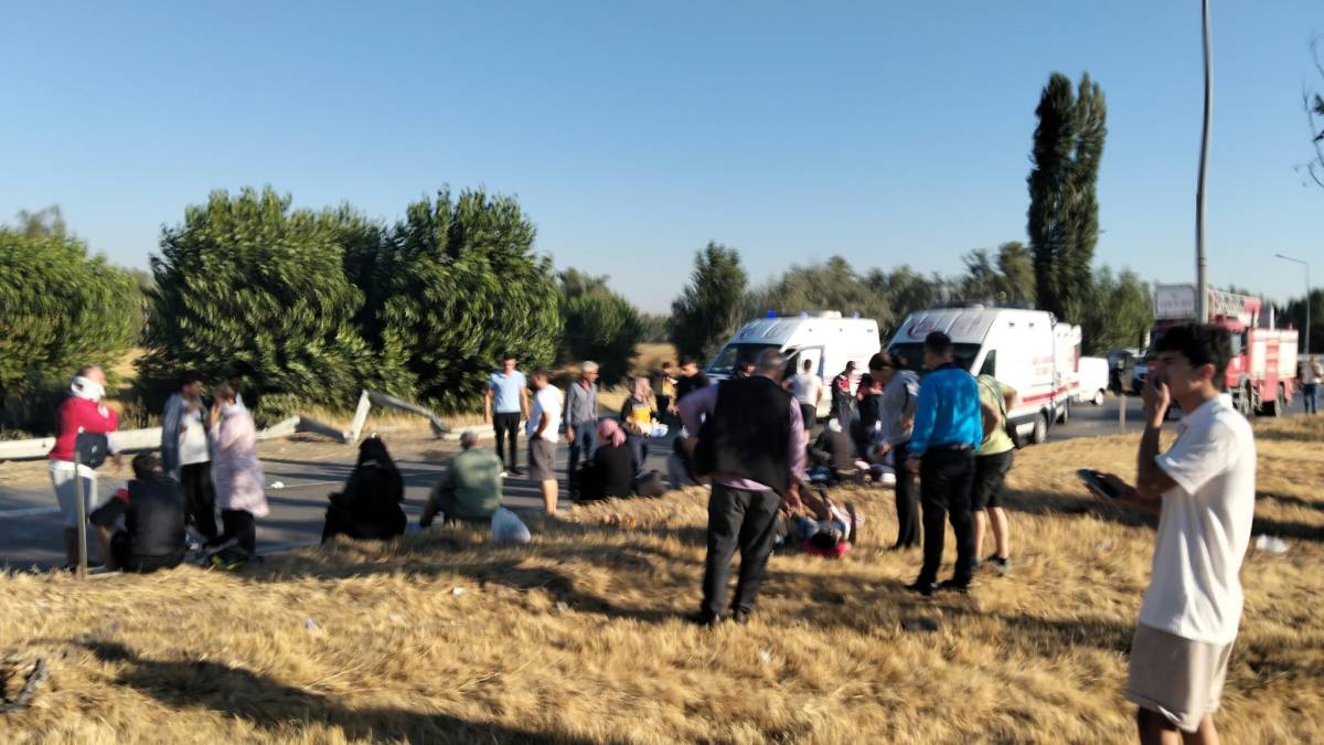 Yolcu otobüsü devrildi: Yaralılar var!