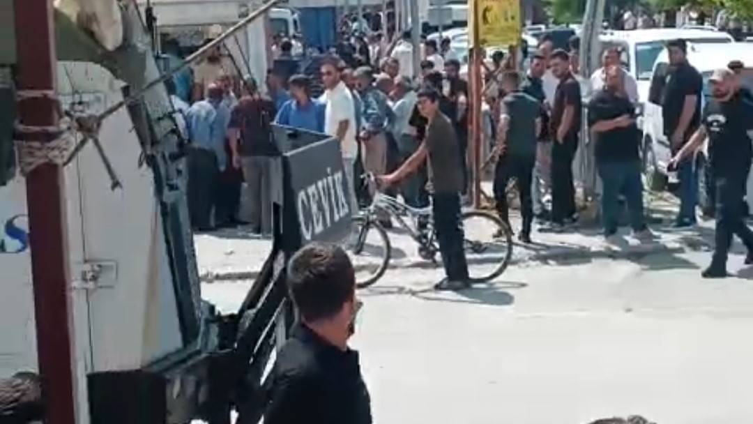 İki aile arasında taşlı sopalı kavga!