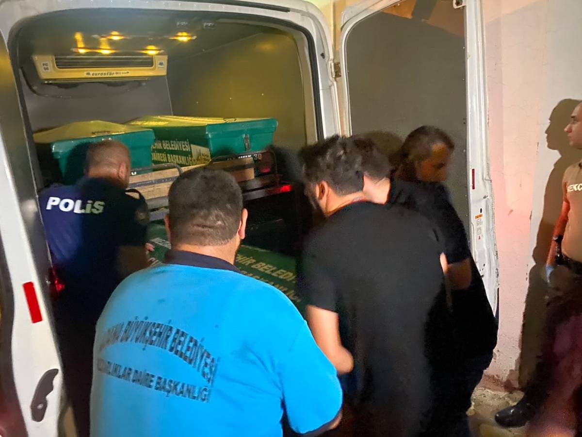 Aile faciası: 2 ölü 1 ağır yaralı!