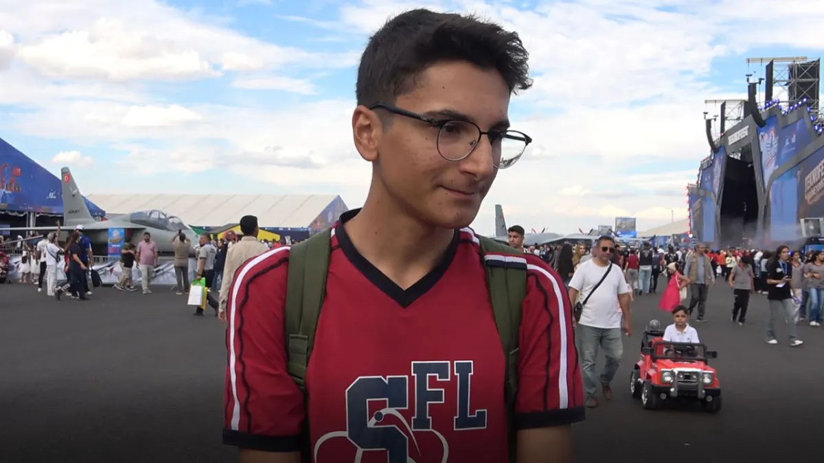 Türk Yıldızları’nın gösterisi TEKNOFEST heyecanını gökyüzüne taşıdı!