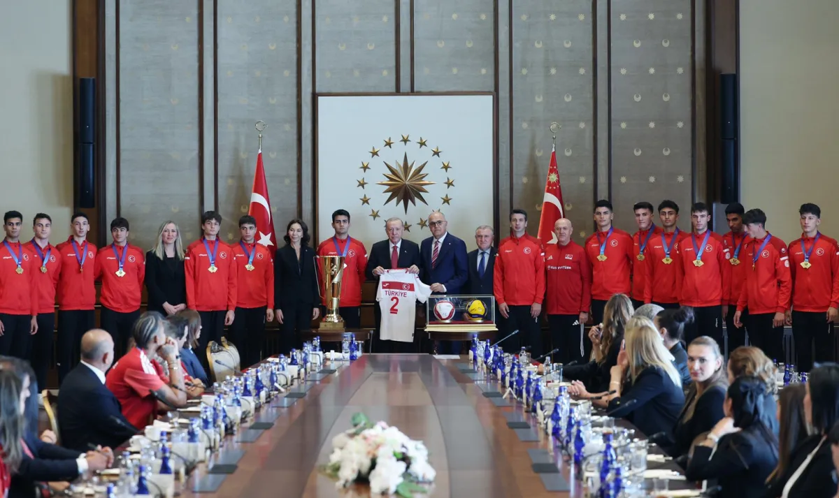 Cumhurbaşkanı Erdoğan A Milli Voleybol Takımları’nı kabul etti!