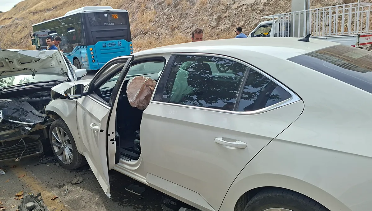 Urfa'da ters yönde ilerleyen araç kazaya karıştı!