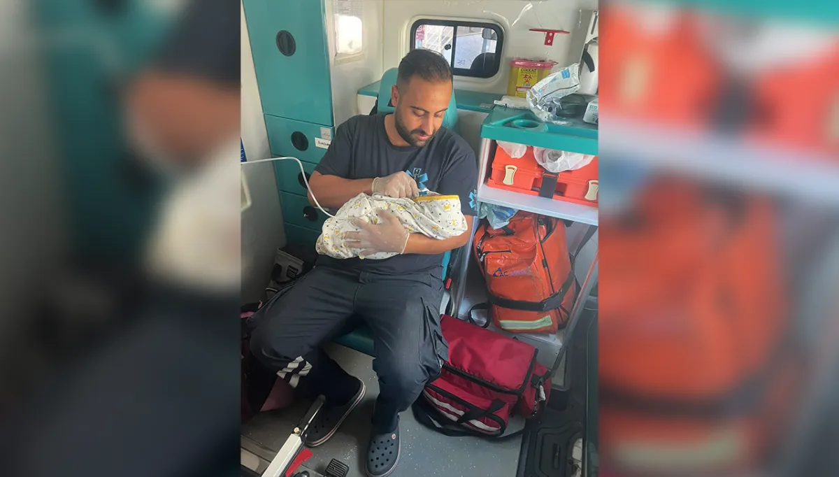 Şanlıurfa’da iki bebek ambulanslarda dünyaya geldi!
