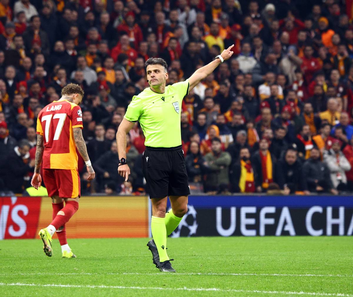 Fenerbahçe-Roma maçının hakemi belli oldu!