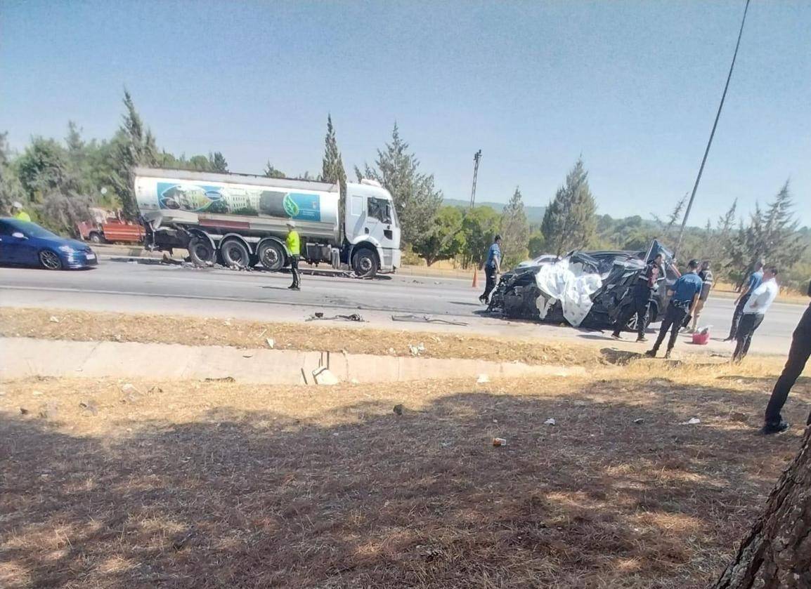 Otomobil sulama tankerine arkadan çarptı: Ölü ve yaralılar var!
