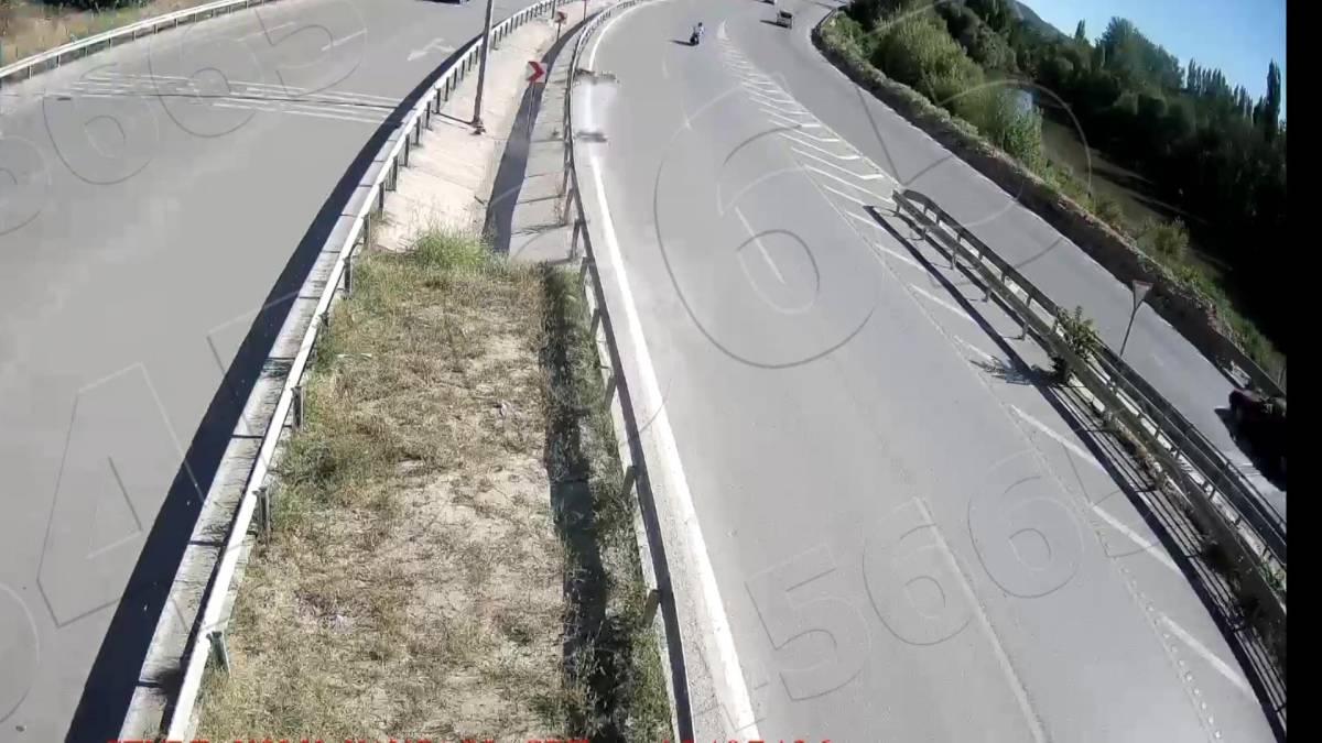 Bariyerlere çarpan motosiklet sürücüsü hayatını kaybetti