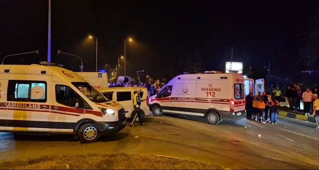 Düğün dönüşü feci kaza: Çok sayıda yaralı var!