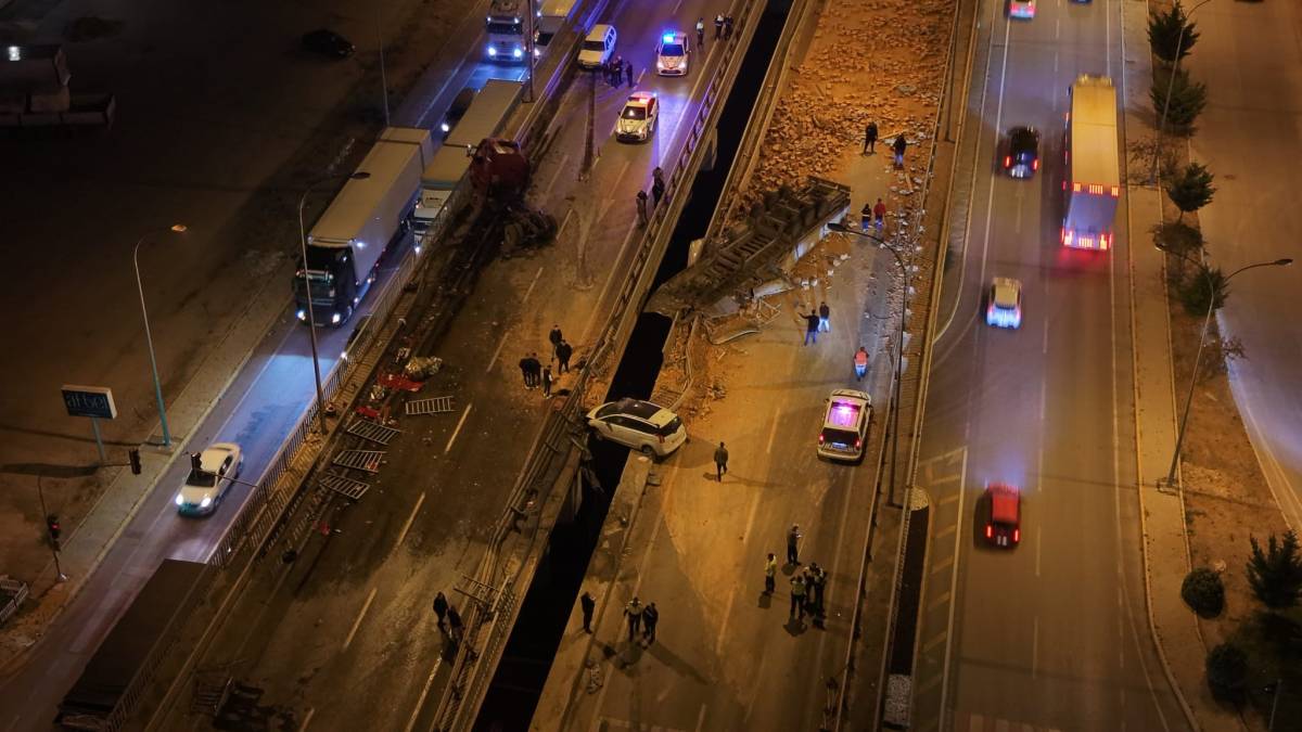 TIR ile otomobiller çarpıştı: Çok sayıda ölü ve yaralı var!