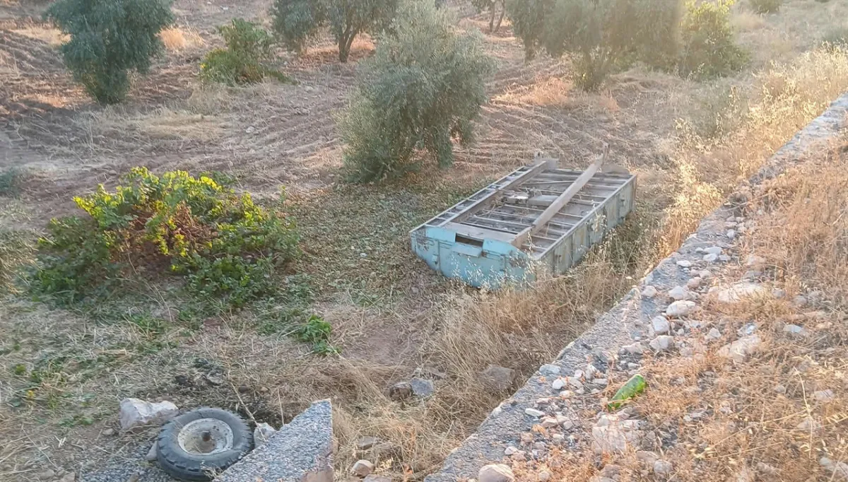 Urfa'da fıstık yüklü traktör devrildi: Yaralı var!