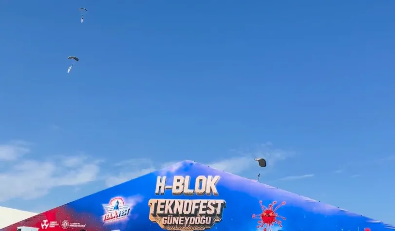 TEKNOFEST Güneydoğu’da T-70 Paraşüt Gösterisi Nefes Kesti