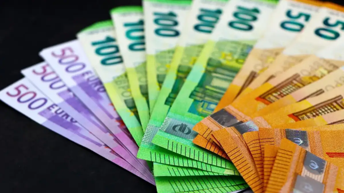 Dolar ve Euro haftaya nasıl başladı?