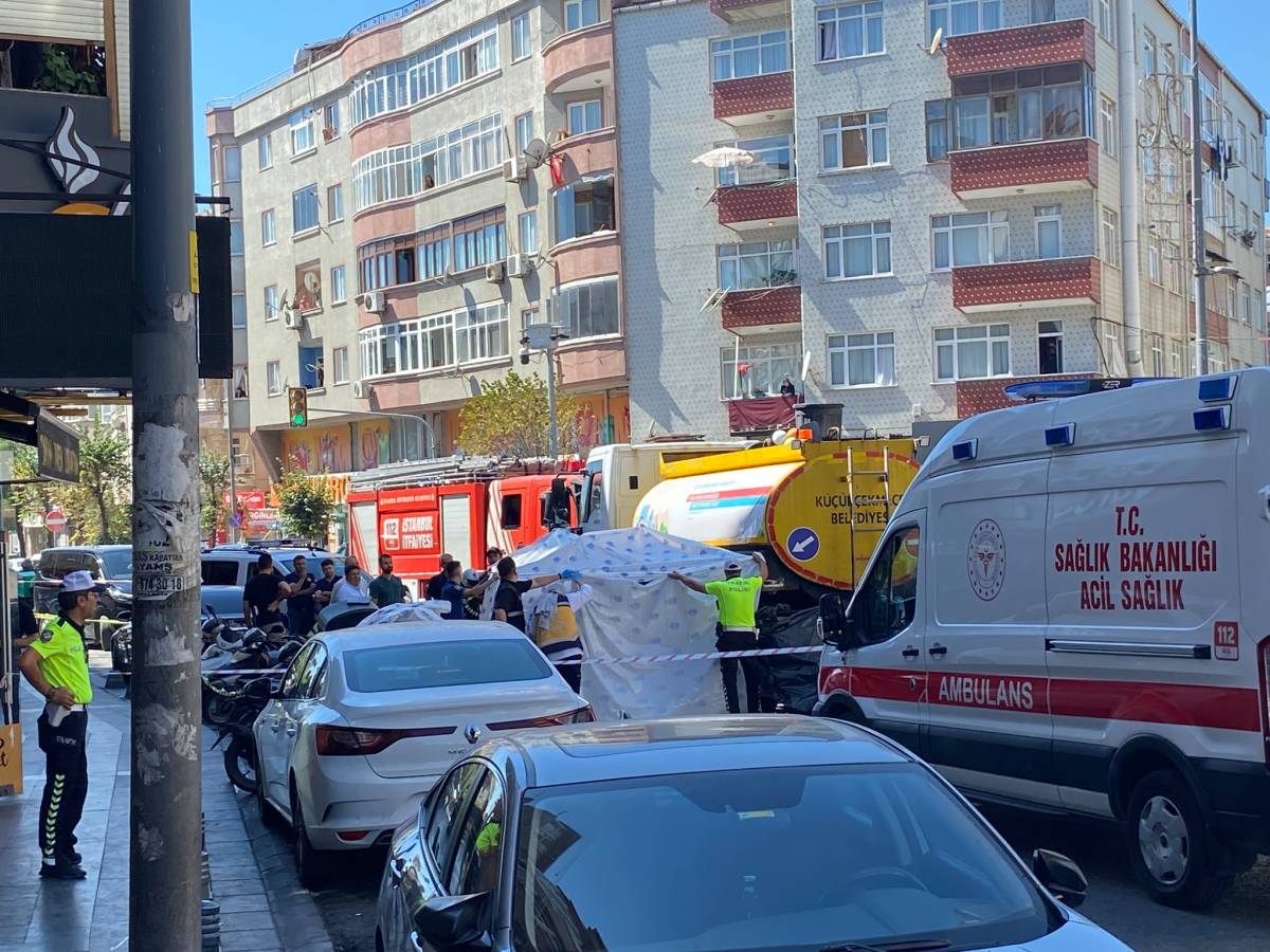 Küçükçekmece'de su tankerinin çarptığı yaya öldü; kaza kamerada / Ek bilgi (GÜNCELLEME)