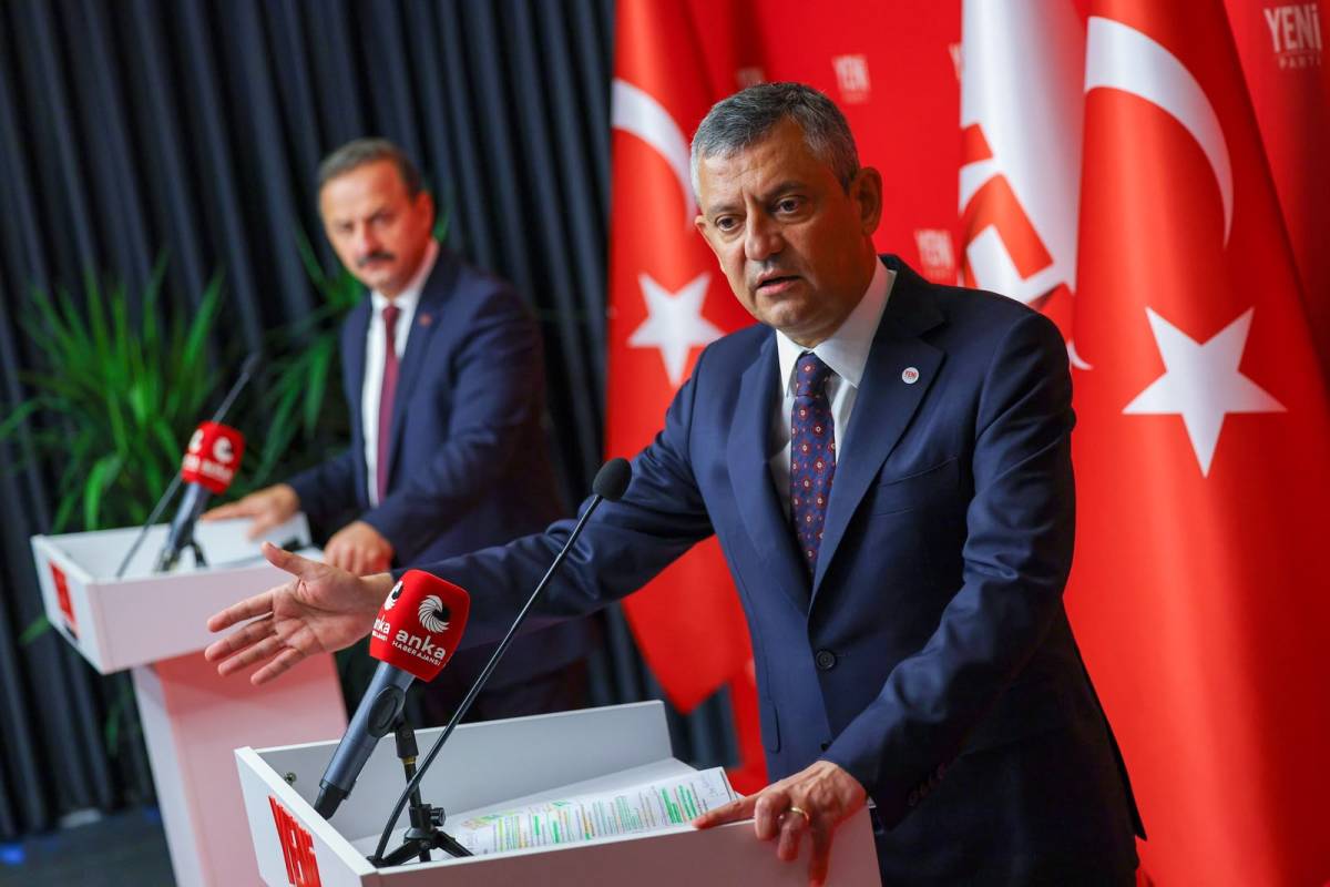 Özgür Özel: 