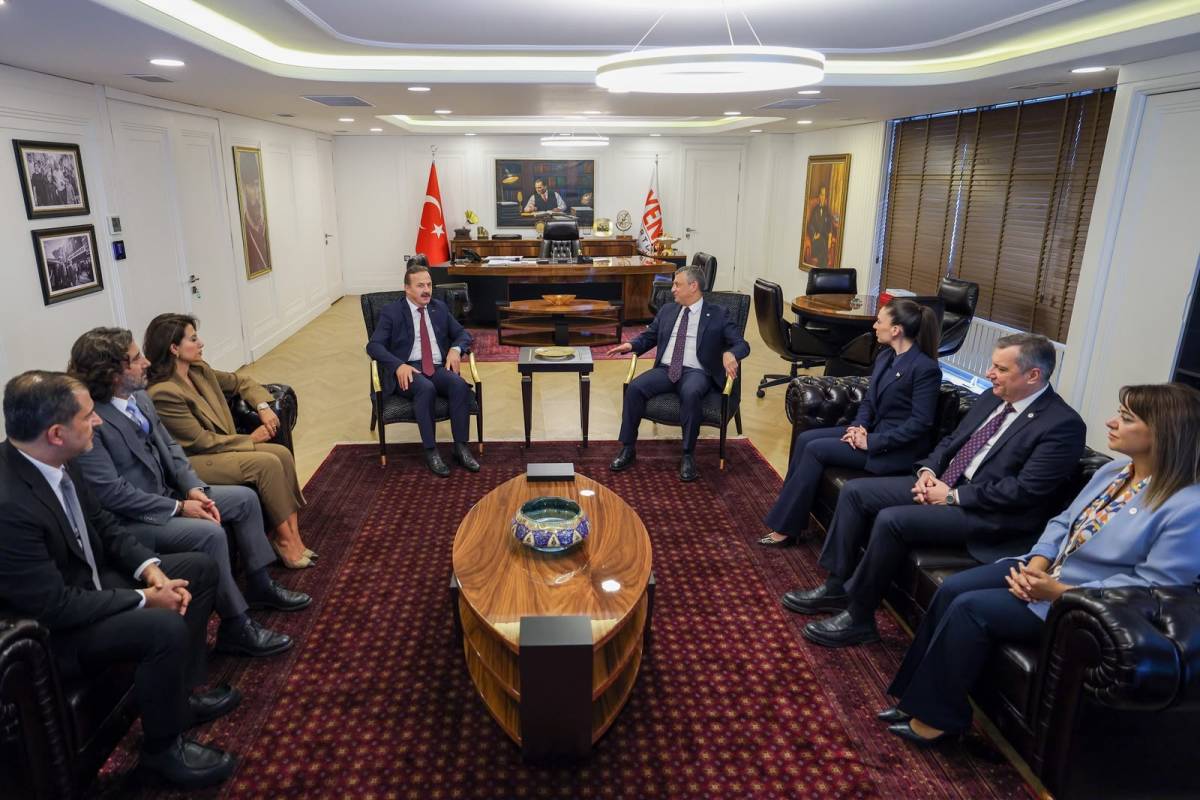 Özgür Özel: 