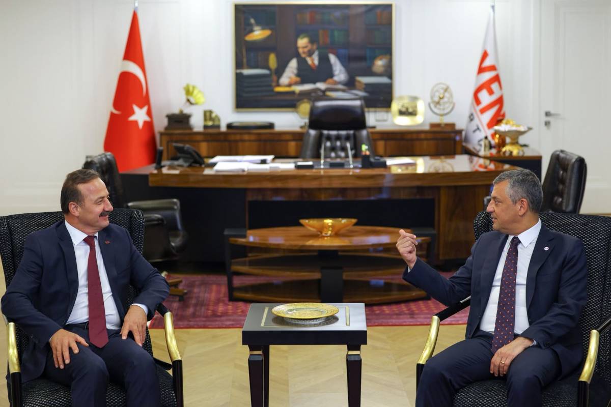 Özgür Özel: 