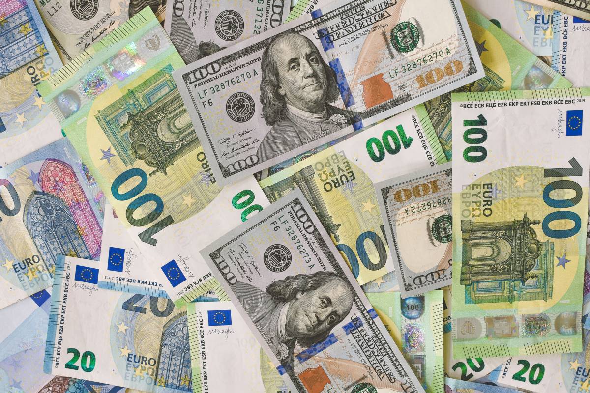 Dolar ve Euro'da dalgalanma devam ediyor!
