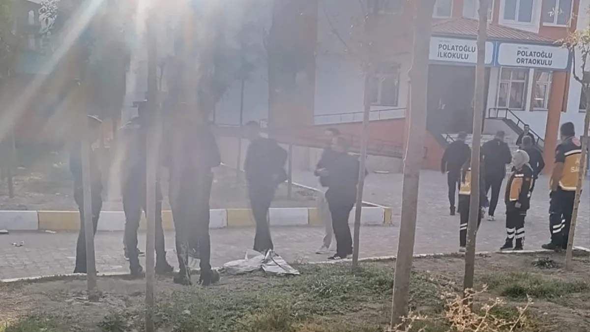 Okula silahla gelen öğrenci paniğe neden oldu!