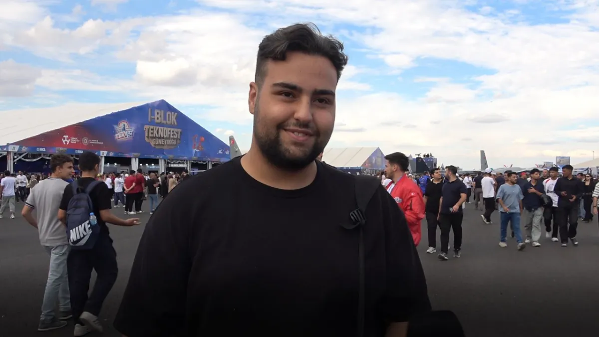 Türk Yıldızları’nın gösterisi TEKNOFEST heyecanını gökyüzüne taşıdı!
