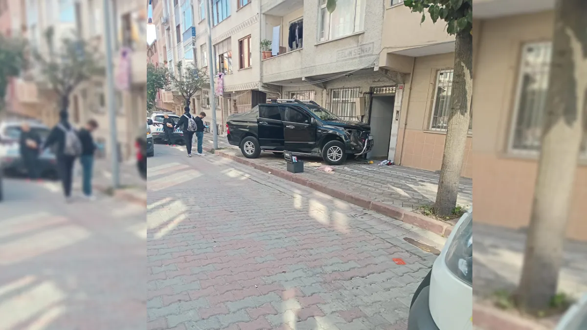 Sultangazi'de kadın sürücünün aracını park ederken çarptığı dini nikahlı eşi öldü(ÖZEL HABER)