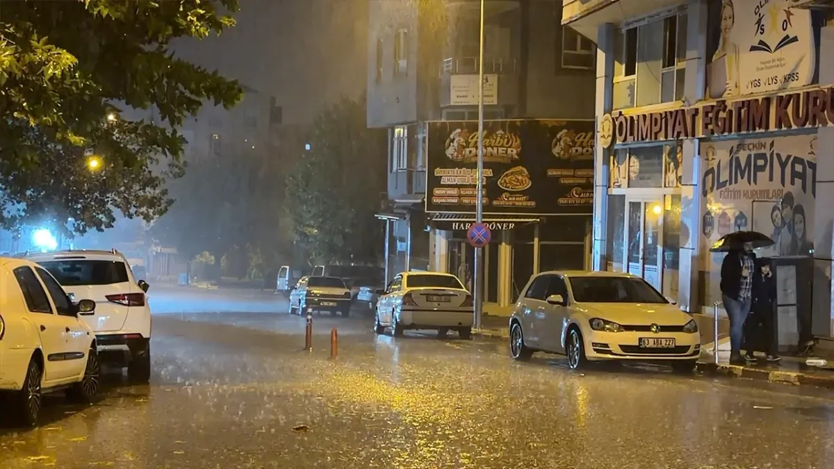Urfa'da sağanak yağış sele neden oldu: Evleri su bastı!