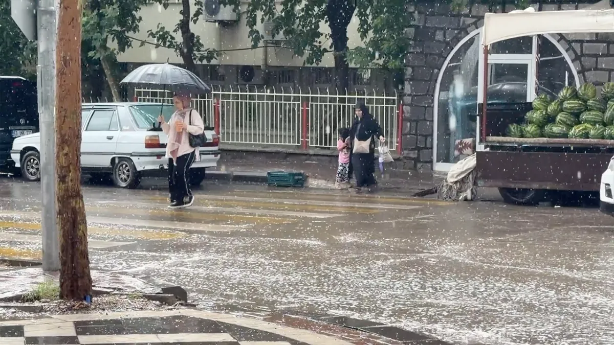 Urfa'da vatandaşlar yağmura hazırlıksız yakalandı!