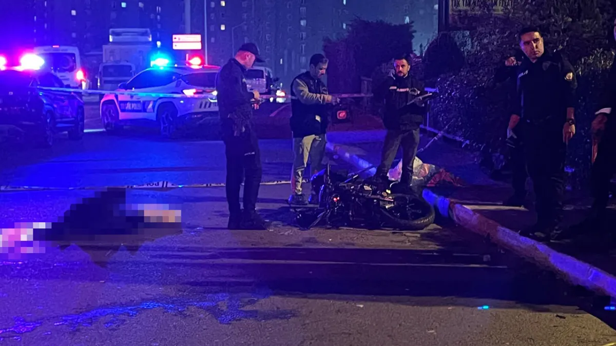 Motosiklet otomobille çarpıştı: Ölü ve yaralı var!