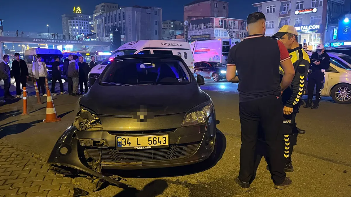 Motosiklet otomobille çarpıştı: Ölü ve yaralı var!