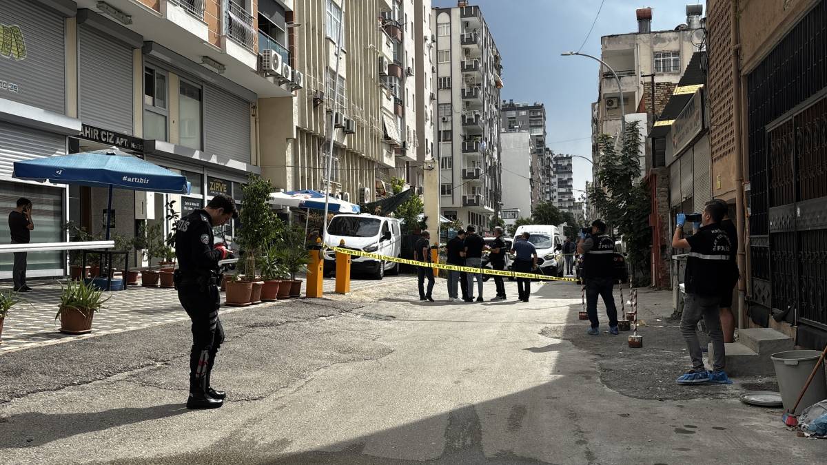 İş yeri önünde silahlı saldırı: Ölü ve yaralı!
