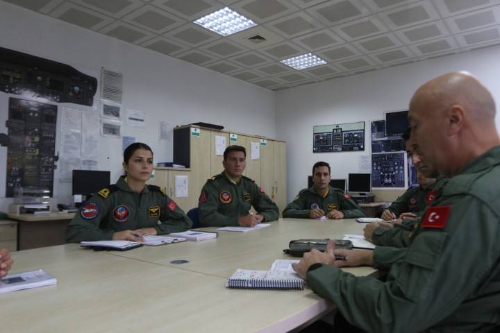 Gökyüzünde bir ilk: Türk Deniz Kuvvetleri’nin ilk kadın uçak pilotu