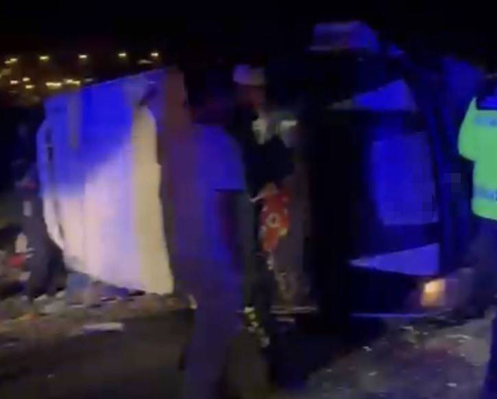 Gaziantep'te tarım işçilerini taşıyan minibüs otomobille çarpıştı: 1 ölü, 7 yaralı