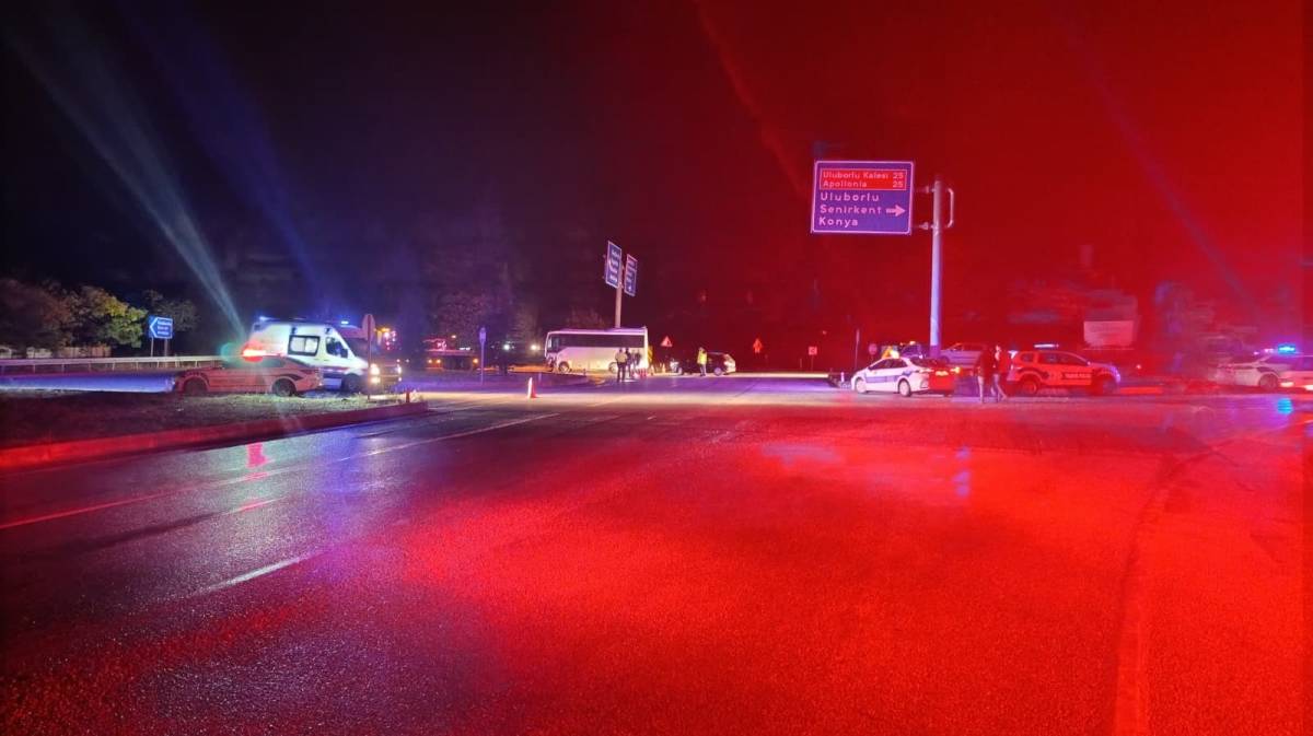 Tarım işçilerini taşıyan midibüs ile tır çarpıştı: Çok sayıda yaralı!