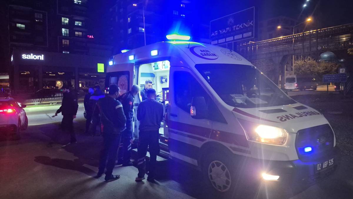Otomobil ile motosiklet çarpıştı: Yaralı var!