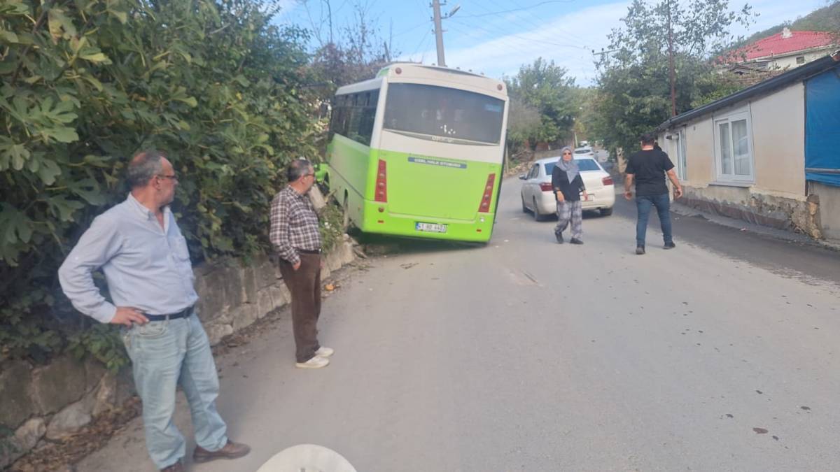 Halk otobüsü duvara çarptı: Çok sayıda yaralı!